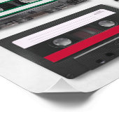 25 Audiokassetten auf weißem Hintergrund abgeschie Poster (Ecke)