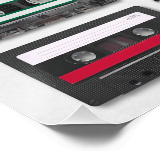 25 Audiokassetten auf weißem Hintergrund abgeschie Poster (Ecke)