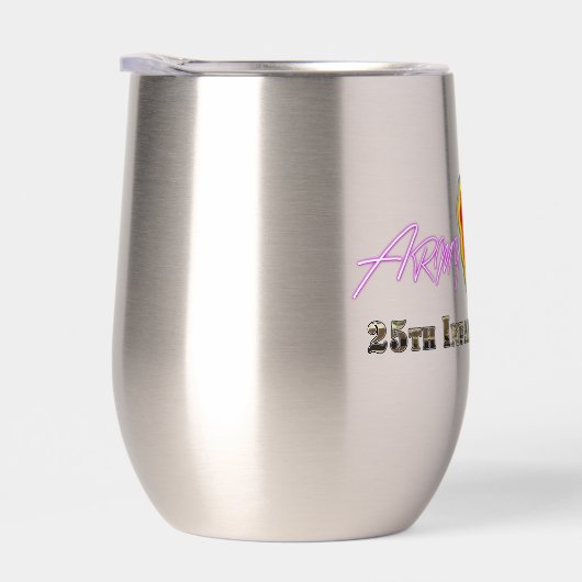 25. Ehefrau der Infanterieabteilung (Rechts)