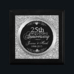 25. Hochzeitstag Glitzer & Silberdesign Geschenkbox<br><div class="desc">Elegantes Bild von weißem Glitzer & Metallic Silber,  25. Hochschule personalisierbare Vorlage.</div>