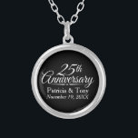 25. Hochzeitstag Personalisiert Versilberte Kette<br><div class="desc">Wenn Sie ein anderes Jahr benötigen - außer 25,  kontaktieren Sie mich bitte. Traditionelles Schwarz und Weiß - Perfektes Geschenk für Eltern oder Großeltern. Ein Sake,  den Sie anpassen können.</div>