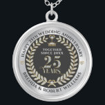 25. Hochzeitstag - Silbermedaille und Glitzer Versilberte Kette<br><div class="desc">Eleganter weißer Glitzer und Gold 25 Jahre Hochzeitstag mit metallisch silber und schwarz Hintergrund. Maßgeschneiderte Silber Hochzeitsvorlage.</div>