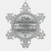 25. Hochzeitstag White Diamonds & Silver Schneeflocken Zinn-Ornament (Vorderseite)