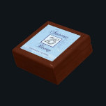 25. Jahrestag in Blau und Silber Erinnerungskiste<br><div class="desc">Feiern Sie mit jedem zum 25. Jahrestag. Perfektes Geschenk,  Souvenir,  Geschenk oder Party,  das für einen Hochzeitstag oder ein Ordinationsjubiläum für einen Priester,  Pfarrer,  Pfarrer oder Diakon und jedes Silberjubiläum unverzichtbar ist.</div>