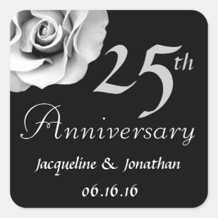 25. Jahrestags-WEISSE SILBERNE SCHWARZE Rose V01 Quadratischer Aufkleber
