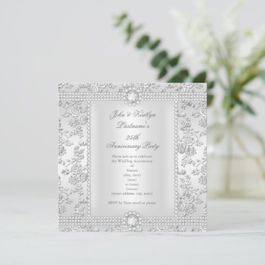 25. Jubiläum Diamond Rose Damask Silver White Einladung (Stehend Vorderseite)