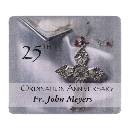 25. Ordination Jubiläum Cross Host Schneidebrett (Vorderseite)