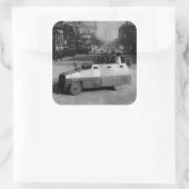 27. März 1917: Die gepanzerte Fahrzeugstaffel Quadratischer Aufkleber (Tasche)