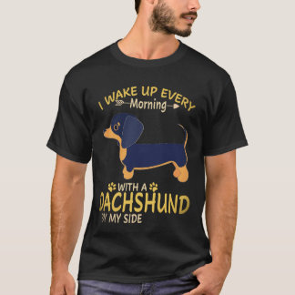 28 Ich wache jeden Morgen mit einem Dachshund an m T-Shirt