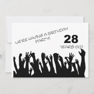 28. Party Einladung mit jubelnden Menschenmassen