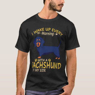29 Ich wache jeden Morgen mit einem Dachshund an m T-Shirt