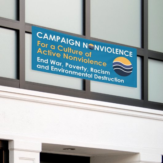 2.5x6 Kampagne - Banner für Gewaltlosigkeit (Äußeres Gebäude)