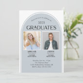 2 Absolventen Dusty Blue Arch Double Abschluss Einladung (Stehend Vorderseite)