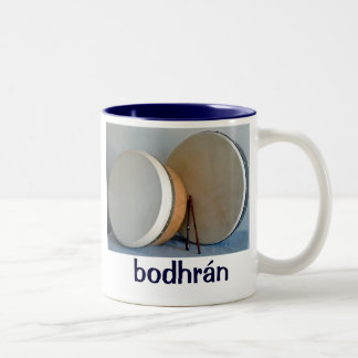 2 bodhrans und 2 Kipper, 2 bodhrans und tipp 2… Zweifarbige Tasse