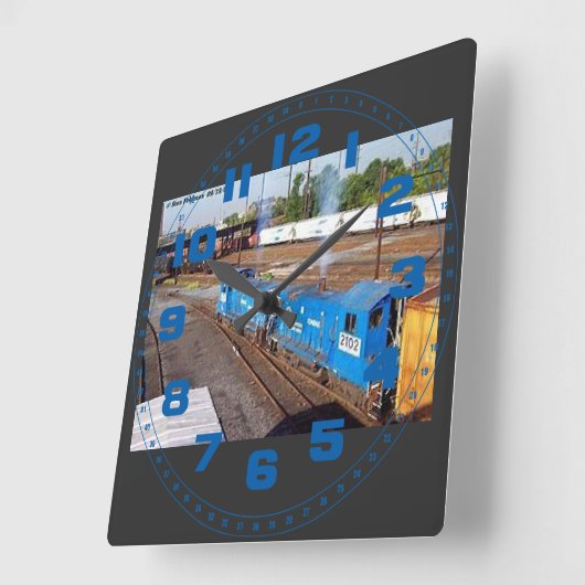 2 Conrail SW-1001's Quadratische Wanduhr (Winkel)