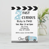 2 Fast 2 Curious, Race Car 2nd Birthday Einladung (Stehend Vorderseite)