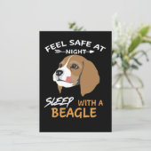 2 Feel Safe At Night Sleep With A Beagle Einladung (Stehend Vorderseite)
