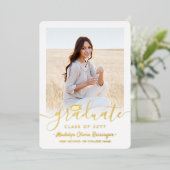 2 Foto Abschluss Celebration Moderne Schrift Folieneinladung (Stehend vorne)