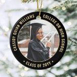 2 Foto Abschluss Class Jahr & Schulklasse Schwarze Keramik Ornament<br><div class="desc">Erinnern Sie sich an den Erfolg des Absolventen mit einem eleganten Schwarz-Gold-Brauch zwei Foto rund Abschluss Weihnachtsschmuck. Bilder und Text sind einfach zu verändern und können auf Vorder- und Rückseite unterschiedlich sein. (IMAGE & TEXT DESIGN TIPS: 1) Um die Position der Formulierung anzupassen, fügen Sie Leerzeichen am Anfang oder Ende....</div>
