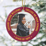 2 Foto Abschluss Elegante Maroon Keramik Ornament<br><div class="desc">Erinnern Sie sich an den Erfolg des Absolventen mit einem eleganten Maron und goldgelben Brauch zwei Foto Abschluss rund Keramik Weihnachtsschmuck. Bilder und Text sind einfach zu verändern und können auf Vorder- und Rückseite unterschiedlich sein. (IMAGE & TEXT DESIGN TIPS: 1) Um die Position der Formulierung anzupassen, fügen Sie Leerzeichen...</div>