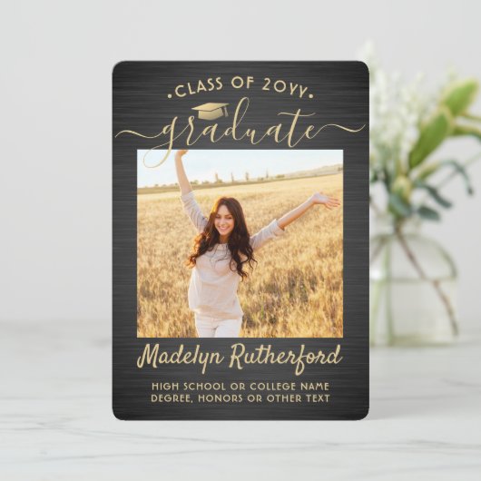 2-Foto-Abschluss-Script in Schwarz und Gold gegoss Einladung (Stehend Vorderseite)