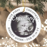 2 Foto Baby Ultraschall Neue Eltern erwarten Keramik Ornament<br><div class="desc">Feiern Sie das wertvolle Geschenk Ihres neuesten Familienmitglieds mit einem stilvollen Zwei-Foto-Rundschmuck in der Keramik. Ein geschlechtsneutrales Design ist für einen neuen kleinen Jungen oder ein neues Mädchen geeignet. Aufnahme und Bilder auf dieser Vorlage sind einfach zu personalisieren, und können auf Vorder- und Rückseite unterschiedlich oder gleich sein. (IMAGE &...</div>