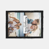2 Foto-Collage mit Familienname und Datum Fleecedecke (Vorderseite (Horizontal))