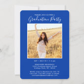 2 Foto Graduation Party Royal Blue & Gold Script Einladung (Rückseite)
