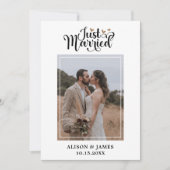2 Foto Just Married Modern Script Heart Wedding Ankündigung (Vorderseite)