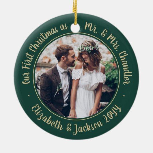 2 Foto Mr. & Mrs. 1. Weihnachtsschrift Green & Gol Keramik Ornament (Hinten)