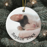 2 Foto Pet Name & Year Simple Black Typografy Keramik Ornament<br><div class="desc">Dieses einfache moderne Ornament lässt sich leicht mit Ihrem Foto, Namen, Jahr oder Lieblingszitat anpassen. Stellen Sie Text und Bild auf Vorder- und Rückseite anders oder gleich dar, wie es gewünscht wird. Es kann mit jedem Bild von Familie, Freunden, Hochzeit, Haustier, Baby, Zuhause, Urlaub etc. personalisiert werden. Verwendung als Gedenkstätte...</div>