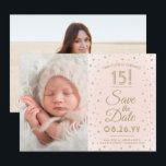 2 Foto Quinceanera Chic Blush Pink Gold Glitzer Save The Date<br><div class="desc">Die Zeit fliegt! Mit dieser stilvollen 2-Foto-Rosa- und Goldeinladung Save the Date 3.5"x5" laden Sie Ihre Familie und Freunde zu einem eleganten Quinceañera-Fest ein. (IMAGE PLACEMENT TIP: Eine einfache Möglichkeit, ein Foto genau so zu zentrieren, wie Sie es gewollt haben, ist es, es einzuschneiden, bevor Sie es auf die Zazzle-Website...</div>