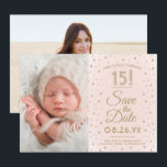 2 Foto Quinceanera Chic Blush Pink Gold Glitzer Save The Date<br><div class="desc">Die Zeit fliegt! Mit dieser stilvollen 2-Foto-Rosa- und Goldeinladung Save the Date 3.5"x5" laden Sie Ihre Familie und Freunde zu einem eleganten Quinceañera-Fest ein. (IMAGE PLACEMENT TIP: Eine einfache Möglichkeit, ein Foto genau so zu zentrieren, wie Sie es gewollt haben, ist es, es einzuschneiden, bevor Sie es auf die Zazzle-Website...</div>