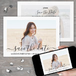 2 Foto Sweet 16. Geburtstag Chic Script Sechzehnte Save The Date<br><div class="desc">Mit dieser modernen minimalistischen 2-Foto-Save the Date Einladung laden Sie Familie und Freunde zu einer eleganten Sweet 16. Feier ein. Der gesamte Text ist einfach anzupassen. (IMAGE PLACEMENT TIP: Eine einfache Möglichkeit, ein Foto genau so zu zentrieren, wie Sie es gewollt haben, ist es, es einzuschneiden, bevor Sie es auf...</div>