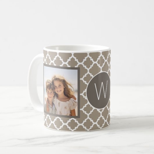 2 FotoCollage - Taupe Quatrefolie und Monogramm Kaffeetasse (Vorderseite Links)