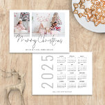 2 Fotos 2025 Kalenderskript Frohe Weihnachten<br><div class="desc">Moderne 2 Fotos Familienskript 2025 Kalender Frohe Weihnachten. Ersetzen Sie einfach die beiden Fotos mit Ihren eigenen und personalisieren Sie mit Ihrem Gruß und Namen am Ende. Frohe Weihnachten ist in einem stilvollen Set-Skript.</div>