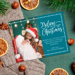 2 Fotos aquamarin Glaubt an Weihnachtsmagie Feiertagspostkarte<br><div class="desc">Moderne Weihnachtspostkarte mit einem Ihrer Lieblingssendportraits der Weihnachtsfamilie auf dem links, ergänzt durch einen echten Goldfolienrahmen und eine Formulierung, die "Glaube an den Zauber der Weihnachtszeit" auf der rechten Seite über einen modernen aquamarinen Hintergrund, anpassbar mit Ihrer eigenen Begrüßungsbotschaft. Die Rückseite der Postkarte ist mit einem zweiten Bild, Ihrer Rücksendeadresse...</div>
