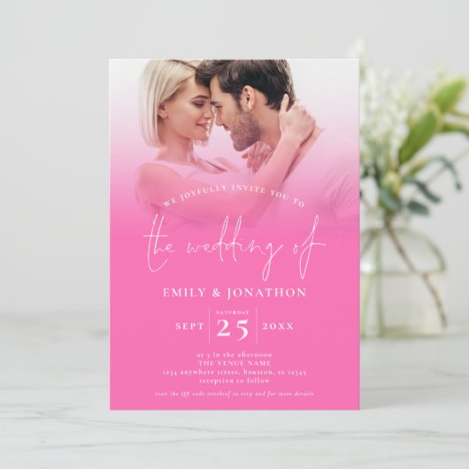 2 Fotos überlagern Skript QR Code Hot Pink Wedding Einladung (Stehend Vorderseite)