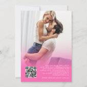 2 Fotos überlagern Skript QR Code Hot Pink Wedding Einladung (Rückseite)