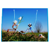 2 Fubby's die een bol krokus planten. Große Geschenktüte (Vorderseite)