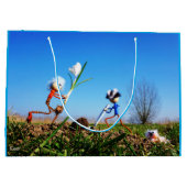 2 Fubby's die een bol krokus planten. Große Geschenktüte (Rückseite)