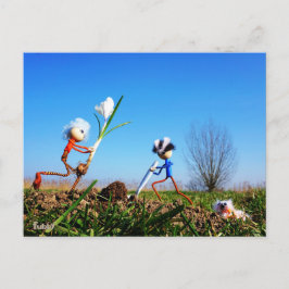 2 Fubby's die een bol krokus planten. Postkarte