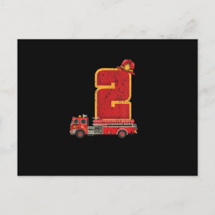 2 Jahre alt Geburtstagskind gibt Feuerwehrmann Feiertagspostkarte