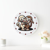 2 Kapuziner Äffchen umarmen sich herzlich Cartoon Große Wanduhr (Zuhause)