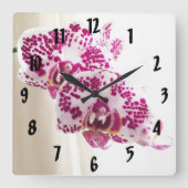 2 Lila Orchideenschreie, fertig geschüttelt Quadratische Wanduhr (Vorderseite)
