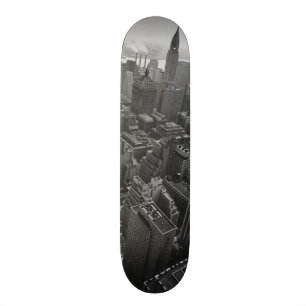 2. Mai 1961:  Das Chrysler-Gebäude in New York Skateboard