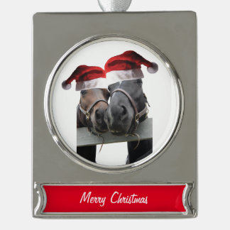 2 Pferde, die Weihnachtsmänner für Weihnachten tra Banner-Ornament Silber