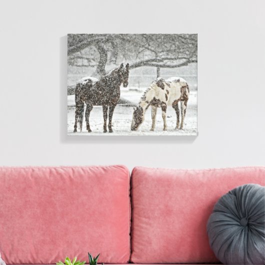 2 Pferde im Winter bei Schneewetter im Freien Leinwanddruck (Insitu (Wohnzimmer))