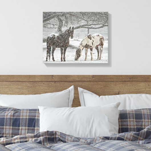 2 Pferde im Winter bei Schneewetter im Freien Leinwanddruck (Insitu (Schlafzimmer))