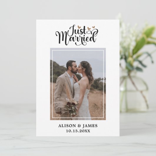 2 Photo Just Married Modern Script Heart Wedding  Ankündigung (Stehend Vorderseite)